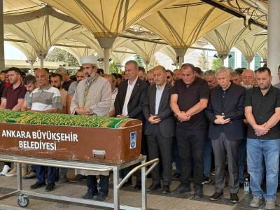 Hafriyat kamyonu kazasında vefat eden iş&ccedil;i son yolculuğuna uğurlandı
