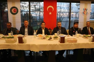 Hak-İş Diyarbakır İl Başkanlığı &uuml;yeleri iftarda buluştu
