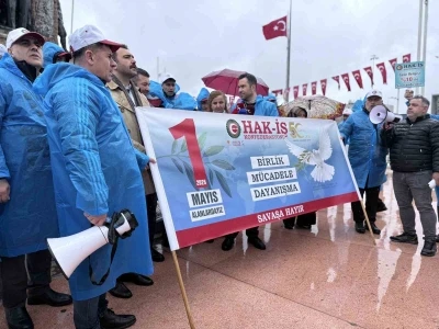 HAK-İŞ &uuml;yeleri Kazancı Yokuşu&rsquo;na karanfil ve Taksim&rsquo;e &ccedil;elenk bıraktı
