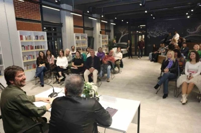 Hakan Bı&ccedil;ak&ccedil;ı, TikTok &ccedil;ağında edebiyatı s&uuml;rd&uuml;rmeyi Nil&uuml;fer&rsquo;de anlattı
