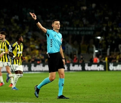 Hakem Ozan Ergün, Fenerbahçe - Trabzonspor maçında 2 kez VAR’a gitti
