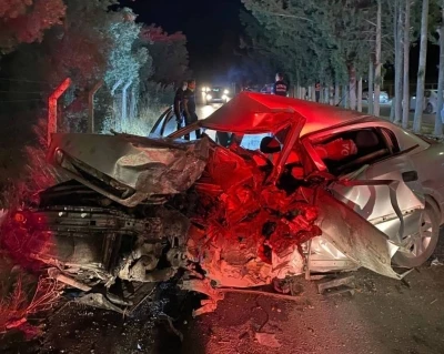 Hakimiyeti kaybolan otomobil hurdaya döndü: 1 ölü
