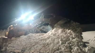 Hakkari 2.800 rakımda yol genişletme &ccedil;alışması
