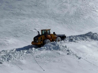 Hakkari&rsquo;de 172 yerleşim yolu ulaşıma kapandı
