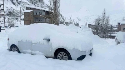 Hakkari&rsquo;de 220 yol ulaşıma a&ccedil;ıldı, karla m&uuml;cadele s&uuml;r&uuml;yor
