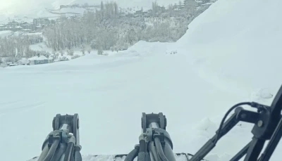 Hakkari&rsquo;de 36 yerleşim yerinin yolu ulaşıma kapandı
