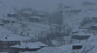 Hakkari’de 43 yerleşim yerinin yolu ulaşıma kapandı
