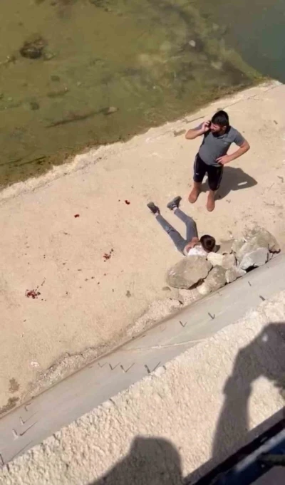 Hakkari’de duvardan dereye düşen çocuk ölümden döndü
