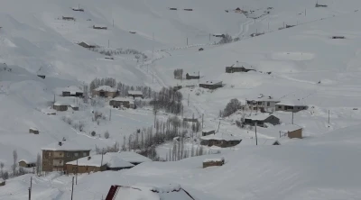 Hakkari&rsquo;de kar yağışı: 229 yerleşim yerinin yolu kapandı
