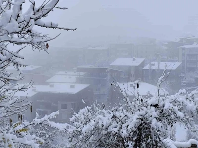 Hakkari’de kar yağışı yerini sise bıraktı
