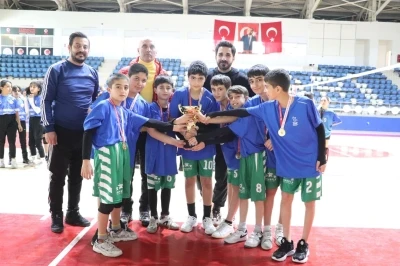 Hakkari&rsquo;de K&uuml;&ccedil;&uuml;kler Voleybol İl Birinciliği sona erdi
