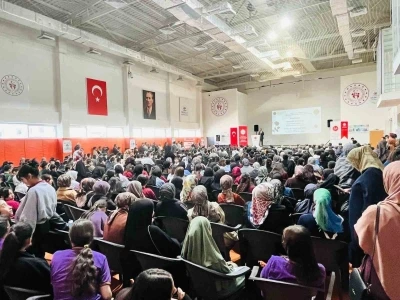 Hakkari’de &quot;Hazreti Peygamber ve Aile Konferansı&quot; düzenlendi
