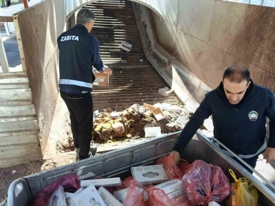 Hakkari&rsquo;de tarihi ge&ccedil;miş gıdalar imha edildi
