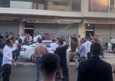 Hakkari’de taşlı ve sopalı kavga: 3 yaralı
