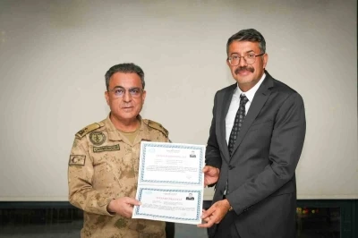 Hakkari’de tayini çıkan komutanları veda yemeği
