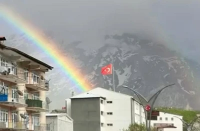 Hakkari&rsquo;de yağış sonrası g&ouml;kkuşağı g&uuml;zelliği
