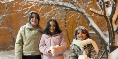 Hakkari&rsquo;de yoğun kar yağışı en &ccedil;ok &ccedil;ocukları sevindirdi
