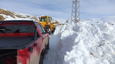 Hakkari&rsquo;de zorlu kışta su seferberliği
