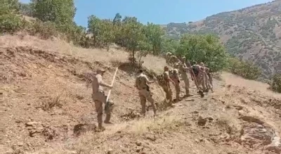 Hakkari’deki orman yangınlarında askerler ve köylüler seferber oldu
