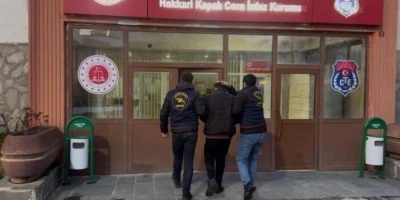 Hakkari ve Van&rsquo;da aranan 2 şahıs yakalandı
