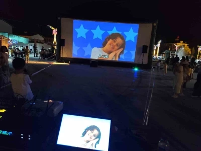 Hakkarili çocuklar karaoke sahnesinde hünerlerini sergiledi
