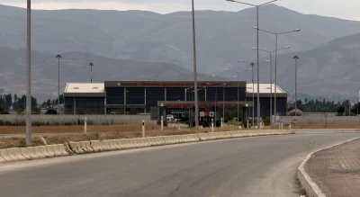 Hakkarililer havalimanına ek sefer istedi
