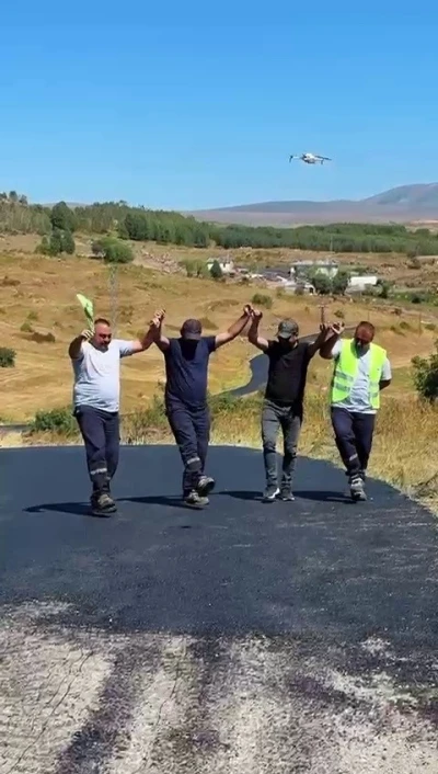 Halaylı çalışma sosyal medyada gündem oldu
