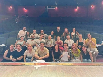 Haldun Dormen&rsquo;in son prod&uuml;ksiyonu, Sahne Tozu Tiyatrosu&rsquo;nda yaşamaya devam ediyor
