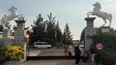 Halı sahada &ccedil;ıkan ve 4 ile sı&ccedil;rayan kavgada 2 kişi &ouml;ld&uuml;
