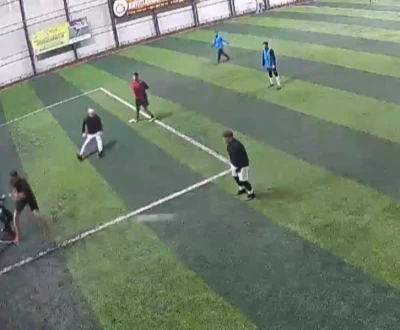 Halı sahada &ouml;l&uuml;m kameraya yansıdı
