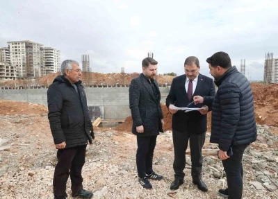 Haliliye&rsquo;de yarı olimpik y&uuml;zme havuzunda yapım &ccedil;alışmaları s&uuml;r&uuml;yor

