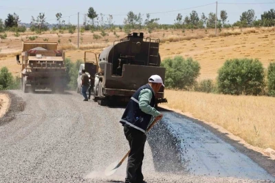 Haliliye kırsalında yollar sathi asfalt kaplamayla yenileniyor

