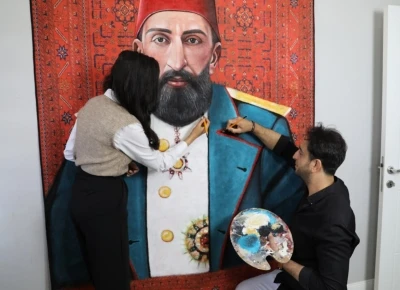 Halıyı tuvale &ccedil;eviren m&uuml;hendis &ccedil;iftin eserleri hayran bırakıyor
