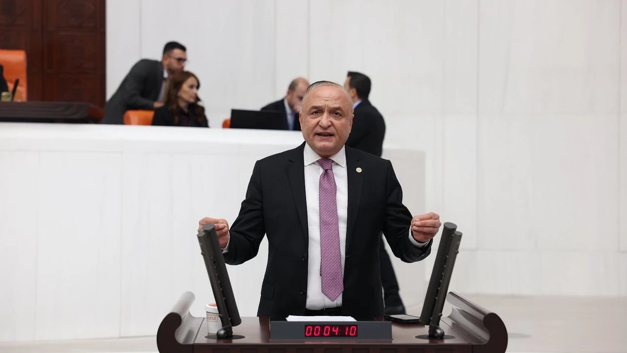 Halk Açken Tarikatlar Büyüyor