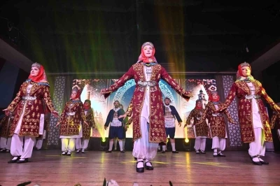 Halk dansları gala gecesi b&uuml;y&uuml;ledi
