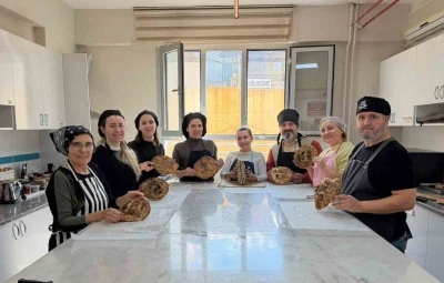 Halk Eğitim kursiyerleri pişirdi, ihtiya&ccedil; sahiplerinin sofraları bereketlendi
