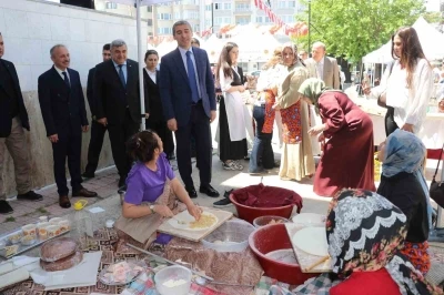 Halk Eğitim Merkezi M&uuml;d&uuml;rl&uuml;ğ&uuml;nde yıl sonu sergisi a&ccedil;ıldı
