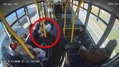 Halk otob&uuml;s&uuml; şof&ouml;r&uuml; kalp krizi ge&ccedil;iren yolcuyu hastaneye yetiştirdi
