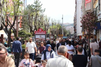 Hamamyolu&rsquo;nda bahar yoğunluğu: İğne atsan yere d&uuml;şm&uuml;yor
