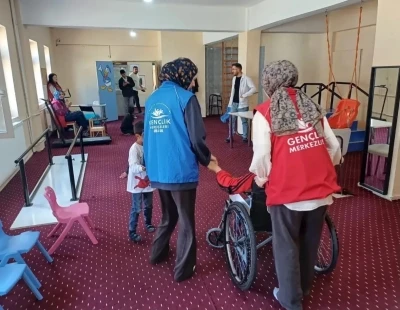 Hamur Gen&ccedil;lik Merkezi&rsquo;nden &ouml;zel &ouml;ğrencilere anlamlı ziyaret
