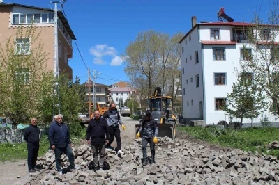 Hanak il&ccedil;esinde kilit parke &ccedil;alışmaları başladı
