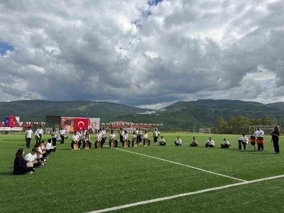 Han&ouml;n&uuml;&rsquo;nde 19 Mayıs coşkusu
