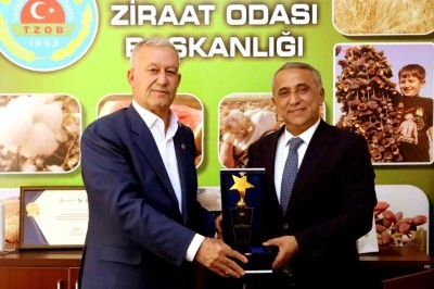 Hasan Altun&rsquo;dan, İl M&uuml;d&uuml;r&uuml; Sağlam&rsquo;a teşekk&uuml;r plaketi