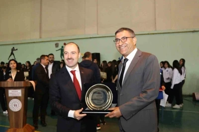 Hasan Oğuz&rsquo;a anlamlı plaket
