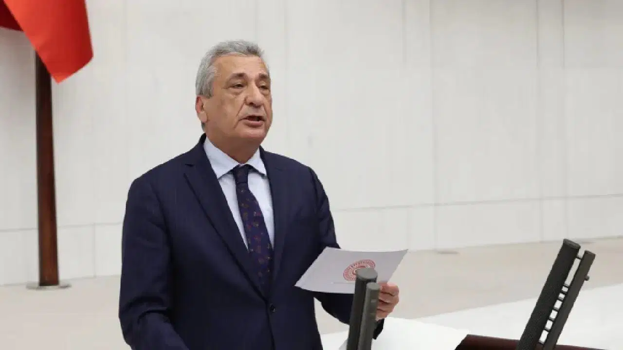 Hasan &Ouml;zt&uuml;rkmen&rsquo;den ihra&ccedil; kararına sert tepki: &ldquo;Beni CHP&rsquo;den kimse koparamaz&rdquo;