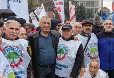 Hasan &Ouml;zt&uuml;rkmen: Emekli b&uuml;t&ccedil;eye y&uuml;k olmuyor, kademeli emeklilik yasalaşmalı