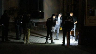 Hasarlı binada soygun! Hırsızlara kafa tutan vatandaşa alçak saldırı