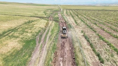 Hasat d&ouml;nemi &ouml;ncesi Siirt&rsquo;te arazi yollarında bakım seferberliği
