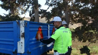 Hasat d&ouml;neminde yaşanan kazaların &ouml;n&uuml;ne ge&ccedil;mek amacıyla trakt&ouml;rlerdeki reflekt&ouml;rler kontrol edildi

