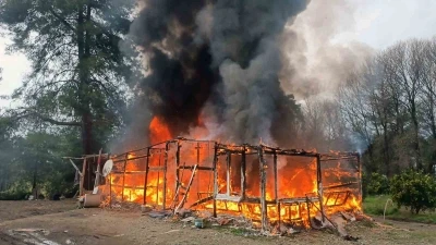 Hasır ev alevlere teslim oldu
